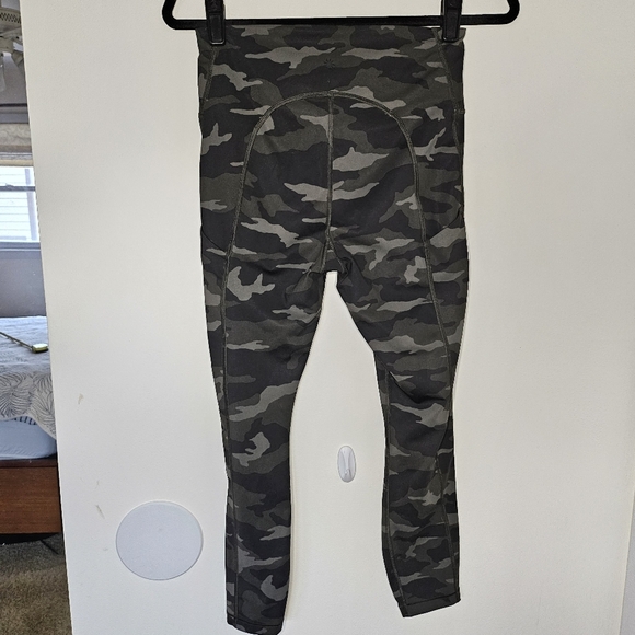 VGUC Athleta Ultimate 7/8 Tight Camo Green Black Small Pocket - Picture 6 of 14